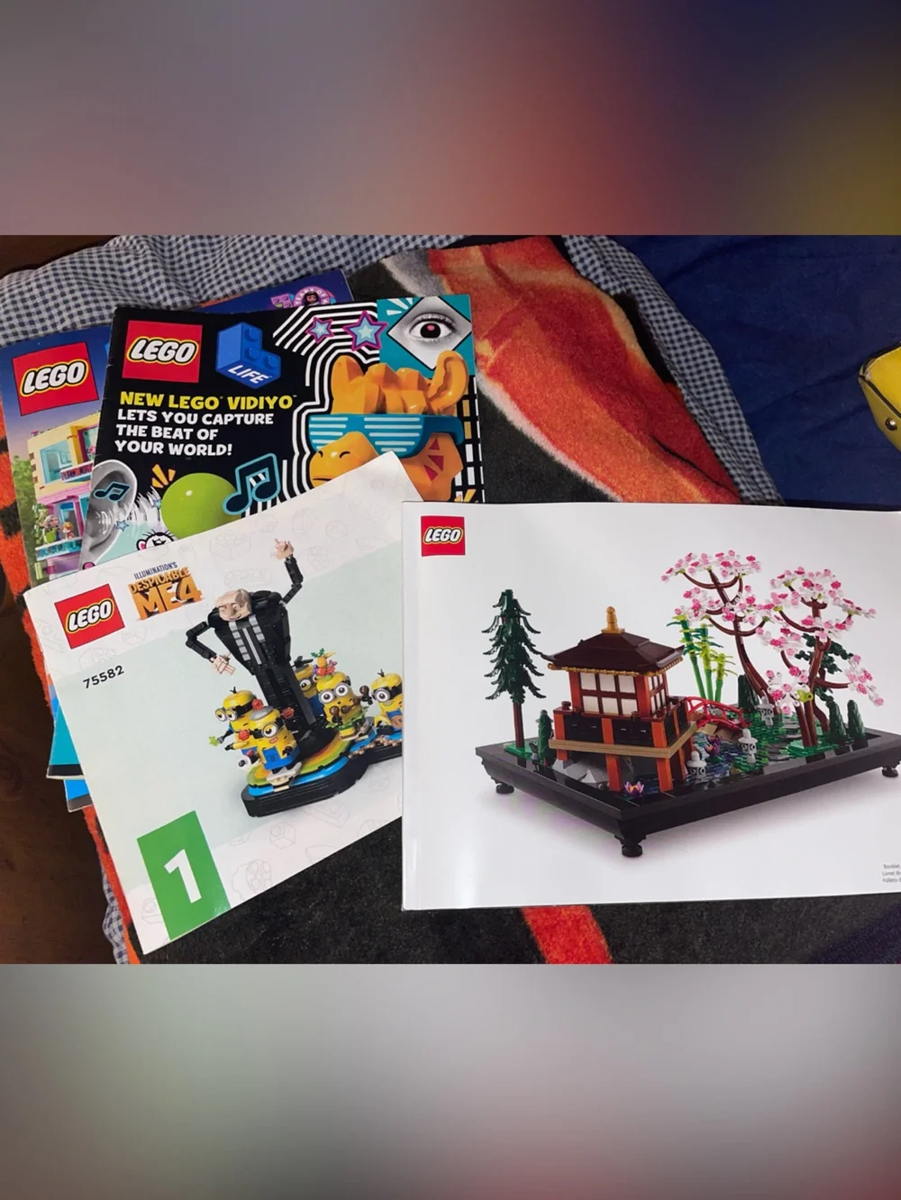 LEGO magazines & booklets